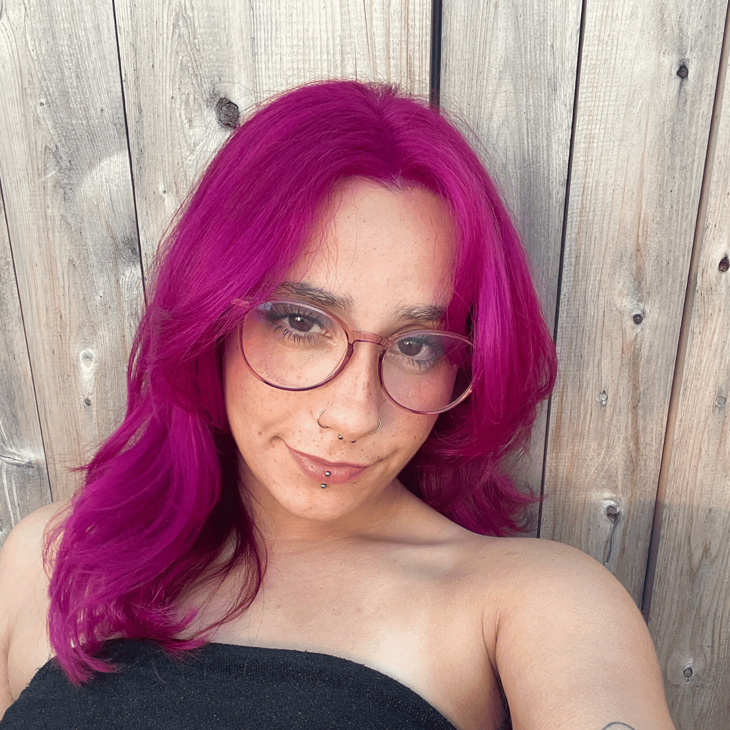 Portrait of Bell Kelley, a professional stylist at HairLab, showcasing their expertise and style.